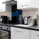 2 Bedroom Modern Apartment In Manchester
